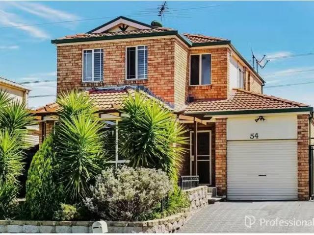54 Minnamurra Circuit, Prestons House for rent Listed by Mich.