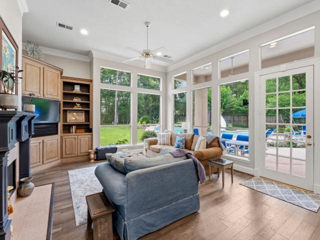 54 N Wooded Brook Circle
