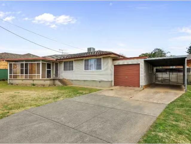 54 Oak Street, TAMWORTH House for rent Listed by Sophie Duthi.