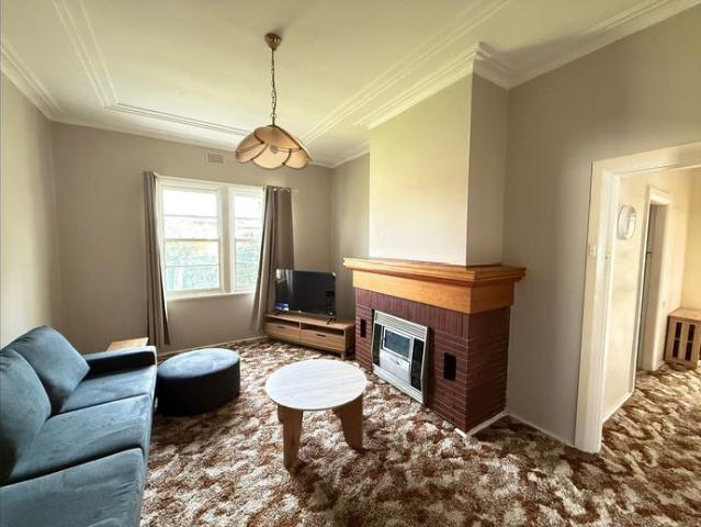 54 RAYMOND STREET WELLINGTON NSW 2820 FULLY FURNISHED