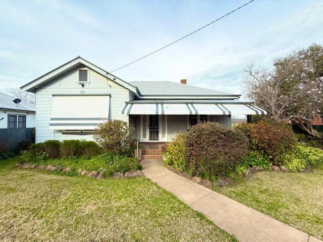 54 RAYMOND STREET WELLINGTON NSW 2820 FULLY FURNISHED