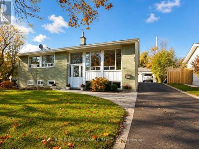 54 Southwell Drive, Toronto, ON, M3B 2N9 house for sale | Listing ID C13679 | Royal LePage