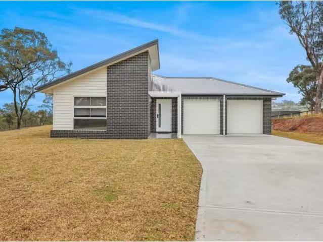 54 Stockyard Parade, Muswellbrook House for rent Listed by Pr.