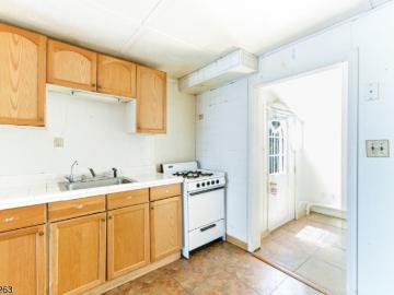 54 Summit Dr