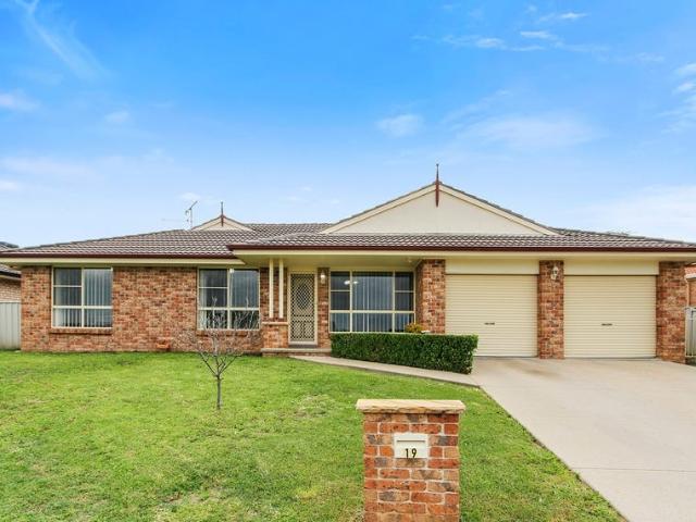 $550/week Available 18th July. Open for inspection 3&4 July. Long term preferred 2 years?