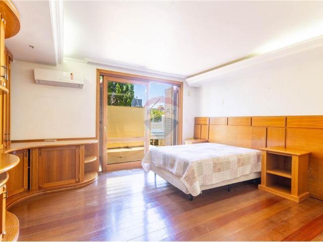 550 Área Útil Casa Alugar, 4 Dormitórios localizado em Licínio Cardoso, 305 Irresistible Hair Chácara das Pedras, Porto Alegre, Rio Grande do Sul, 91330 470 | Brasil
