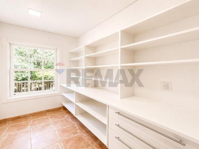 550 Área Útil Casa Alugar, 4 Dormitórios localizado em Rua das Bétulas, 335 Alphaville Graciosa Alphaville Graciosa, Pinhais, Paraná, 83327126 | Brasil