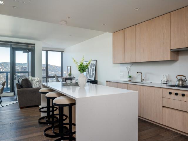 550 SW 10TH AVE # 2303