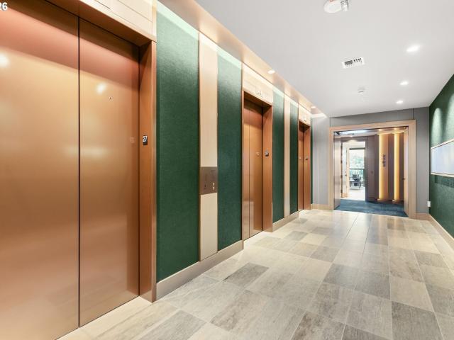 550 SW 10th Ave, Unit 2405, Portland, OR 97205 | MLS #250084