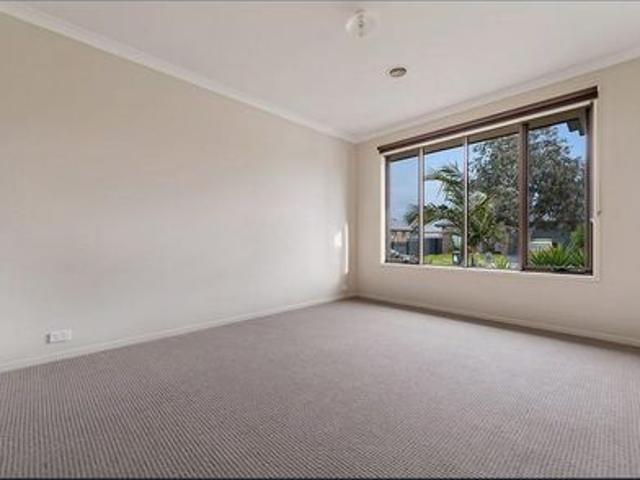$550 PER WEEK | Spacious 3 Bedroom Family Home in Craigieburn