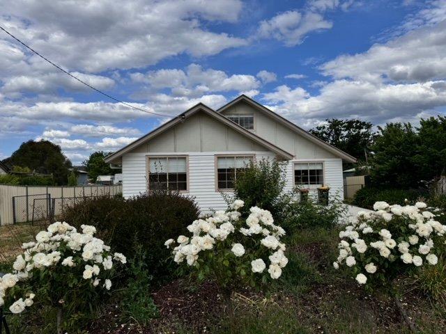 $550 PW Available now 5 Bedrooms 1000 sum. block