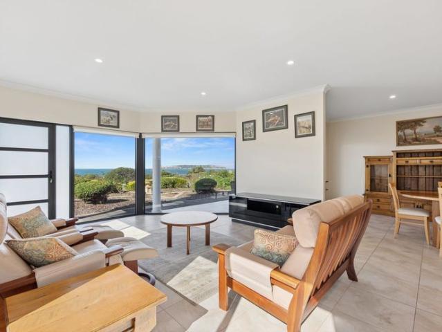 $550pw Furnished 2 Brm Apartment by the Sea adj Victor Harbor