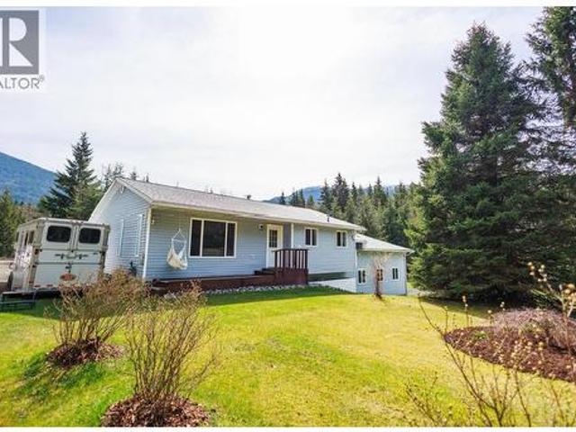5515 Kleanza Drive, Terrace, BC, V8G 0A7 house for sale | Listing ID R3135 | Royal LePage
