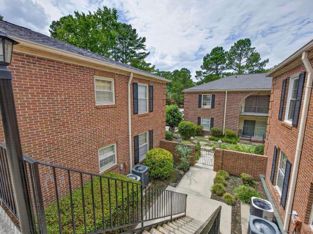 5516 Lakeshore Drive