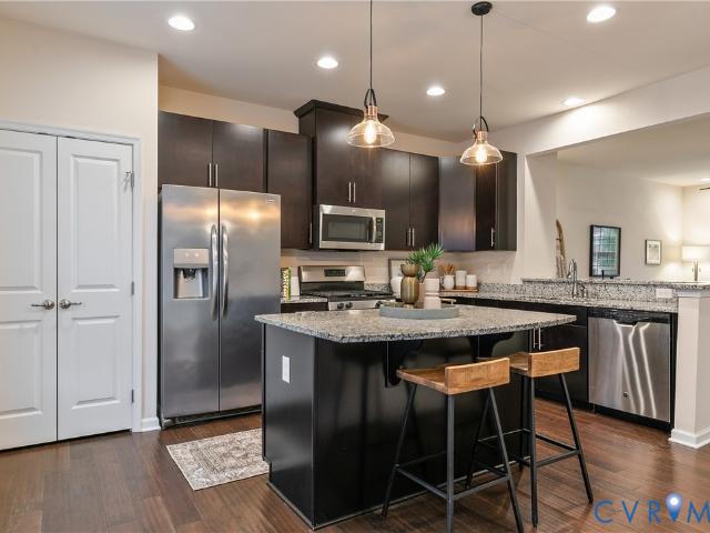 5524 Riverside Heights Way