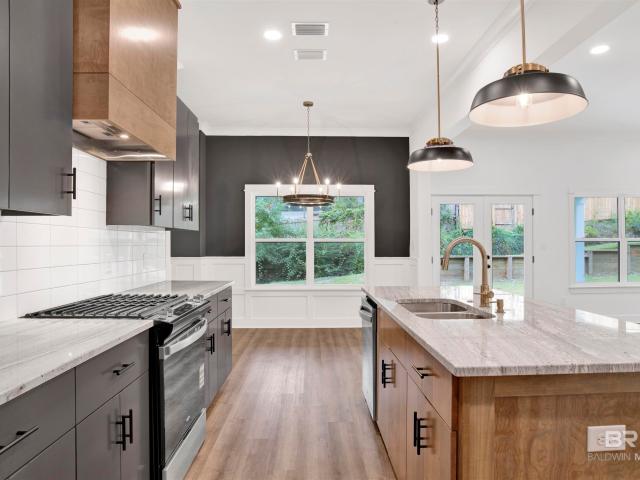 5525 Cross Creek Drive