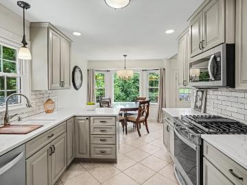 5525 Hunters Hill Road