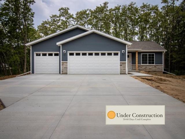 5526 Forest Creek Rd, Stevens Point, WI 54482