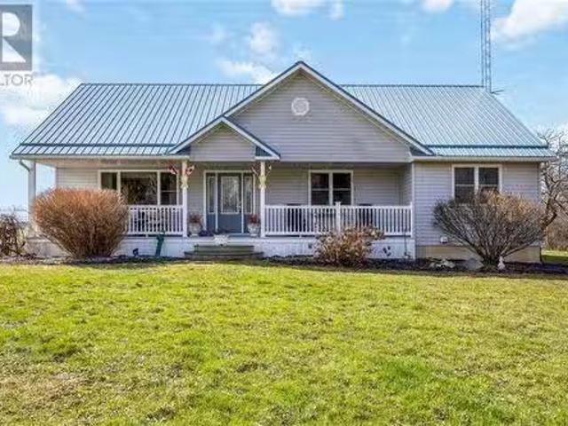5527 Churchill Line, Plympton Wyoming, ON, N0N 1T0 house for.