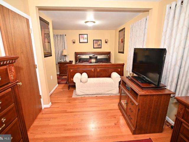 5528 Helmont Drive