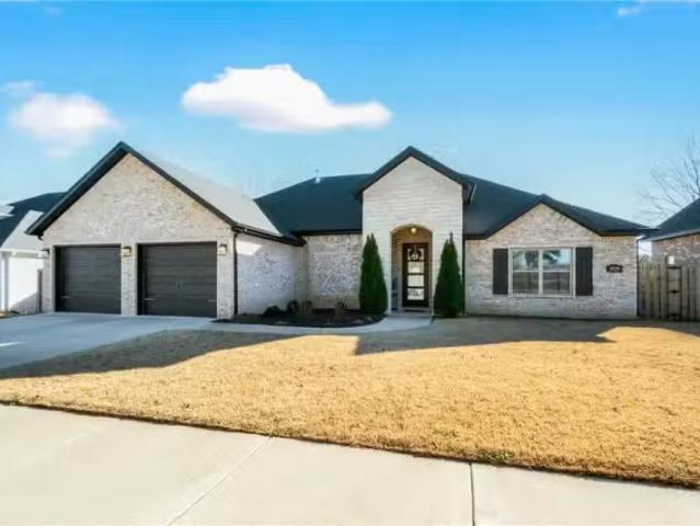 5529 W POISON SPRINGS DR, FAYETTEVILLE, AR 72704