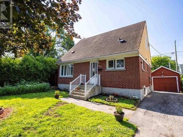 552 Dunbrack Street, Ottawa, ON, K1K 1J5 house for sale | Listing ID X13602 | Royal LePage