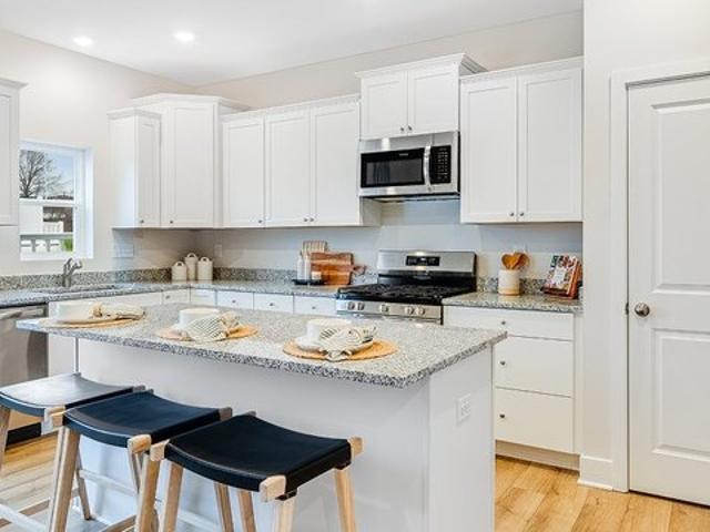5536 Marksburg Pl, White Plains, MD 20695