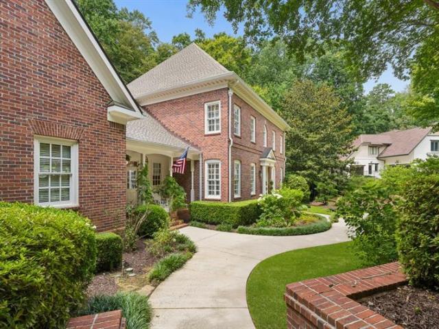 553 Bryn Mawr Lane NW