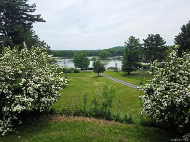 553 Lake Road