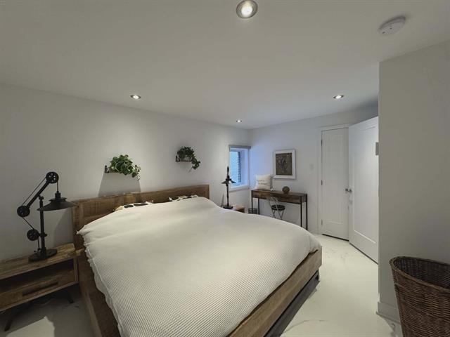 553 Rue St Zotique E