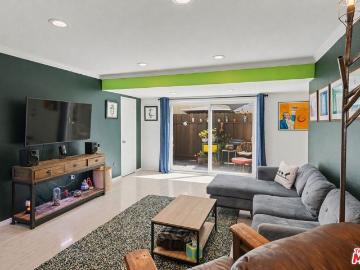 5545 Whitsett Avenue 8
