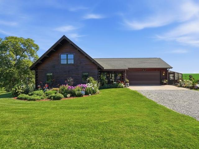 5547 Morse Rd NE, Solon, IA 52333