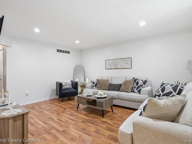 5549 Mansfield Avenue