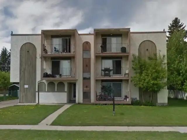 5540 44 Ave