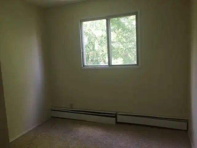 5540 44 Ave — 204