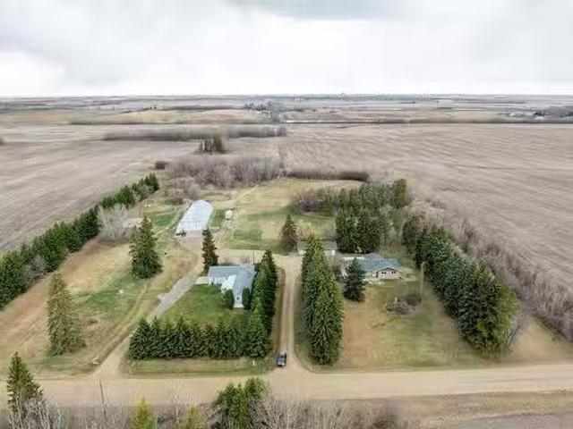 55518 & 55516 Rge Road 250, Rural Sturgeon County, AB, T8R 1P4.