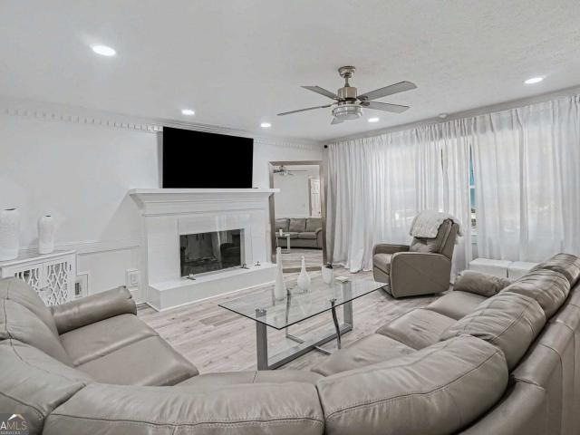 5553 Reynard Trail