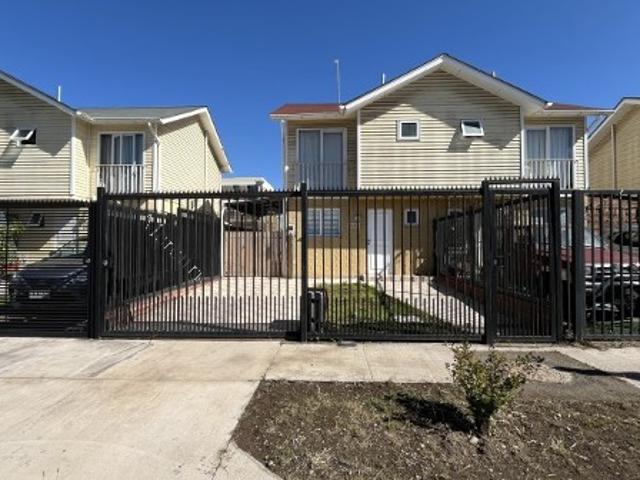 $ 555.000 Casa en Arriendo en Padre Hurtado 3 dormitorios 2 baños / Gestión y Propiedad