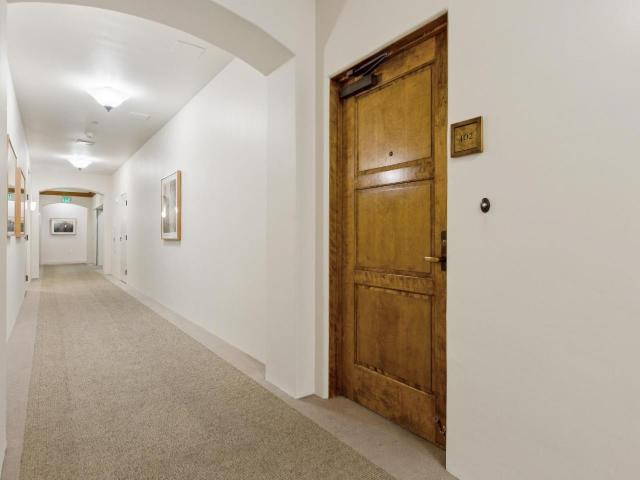 555 Byron Street 402