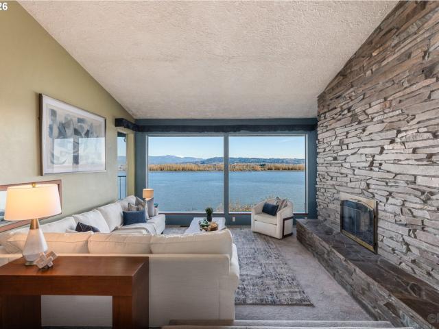 555 Grey Cliffs Dr, St. Helens, OR