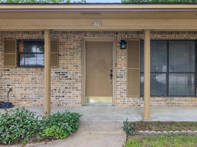 555 E Houston St
