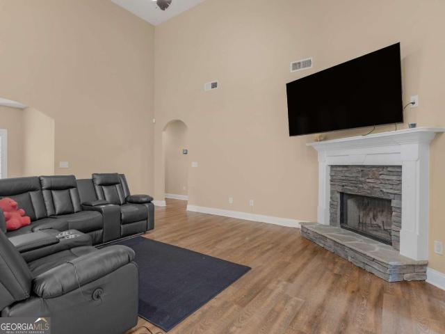 555 Huntington Trail
