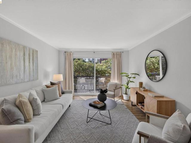 555 Jean St 319