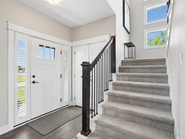 555 NE Bellflower Court