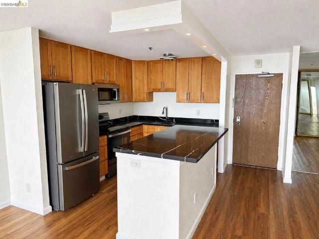 555 Pierce St 735