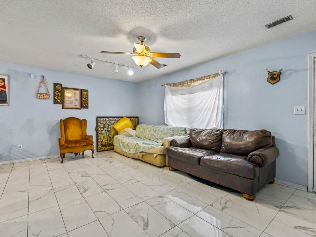 5567 Rosewood Dr