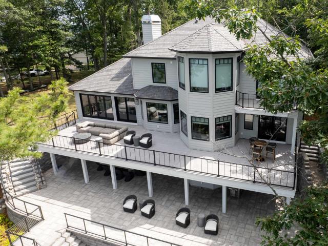5568 Lakeview Drive
