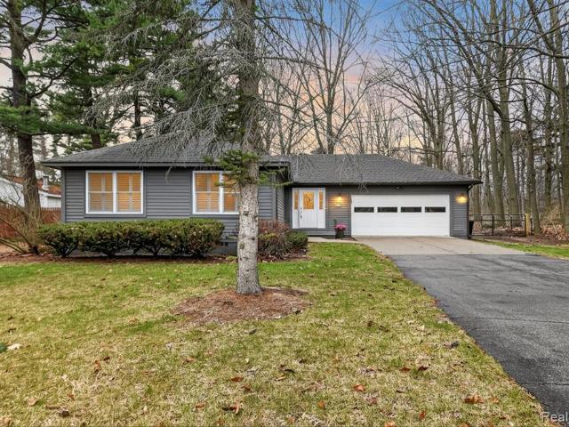 5569 Lakeshore Road