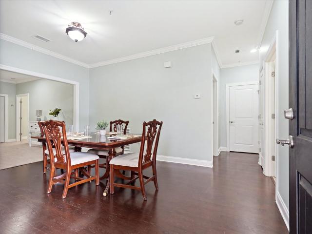 5561 Colonial Chatsworth Circle