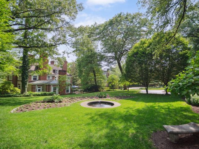 5563 Northumberland Street, Pittsburgh, US, PA